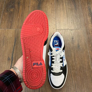 Men's Fila Eastpoint low top sneakers SZ 10